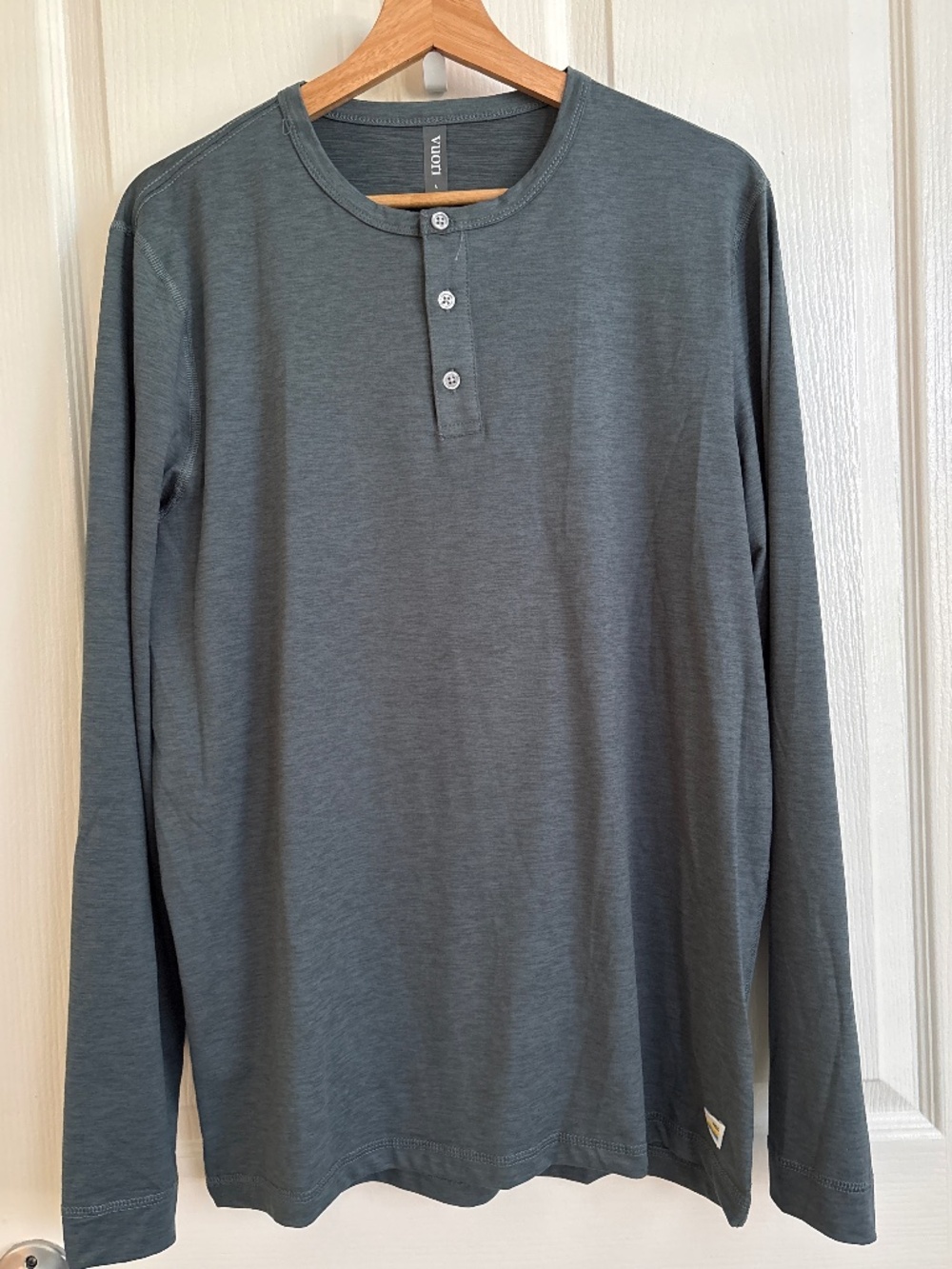 Vuori Long-Sleeve Ease Perf Performance Henley blue Size L